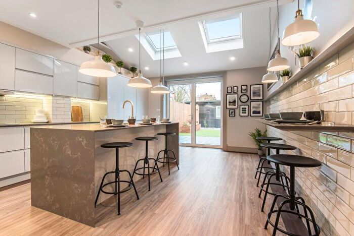 Apartment To Rent In Red Lion Lane, Shooters Hill, London, SE18