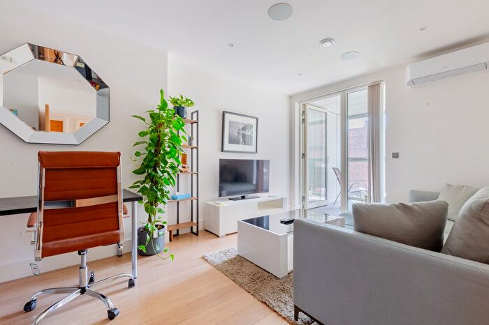 1 Bedroom Flat To Rent In Stockwell Park Walk, London ., SW9