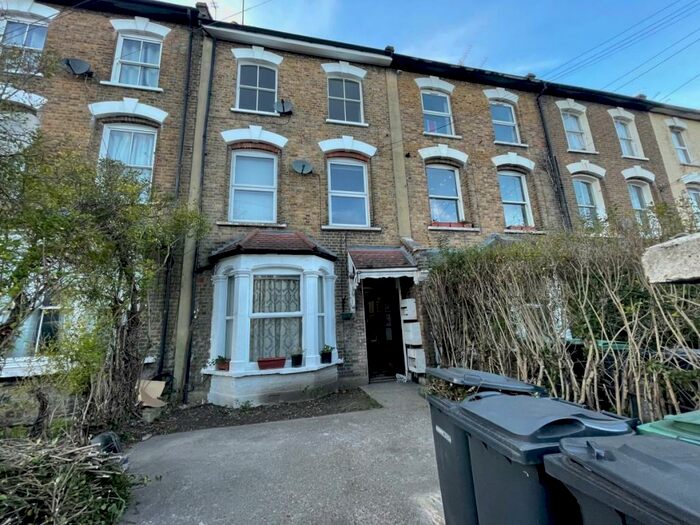 2 Bedroom Apartment To Rent In White Hart Lane, Wood Green, N22
