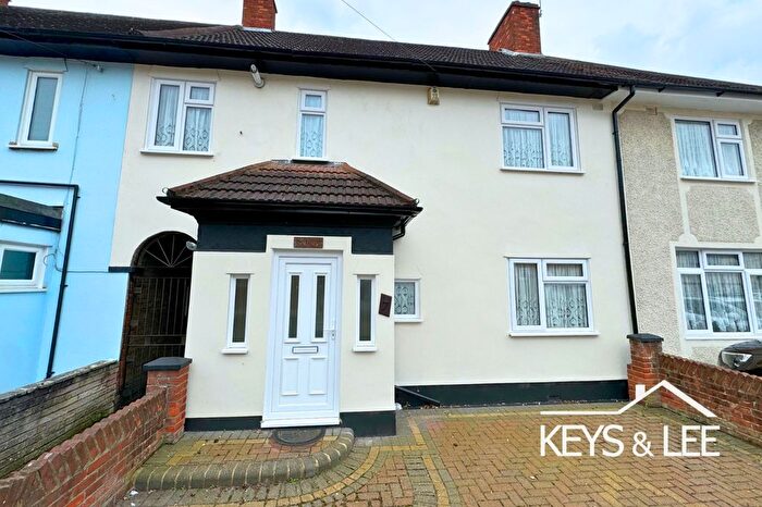 3 Bedroom Terraced House To Rent In Heynes Road, Becontree, Dagenham, RM8