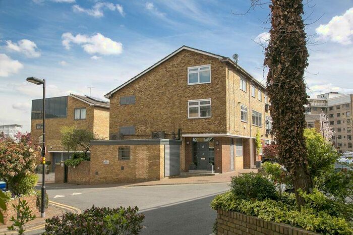 5 Bedroom Semi-Detached House To Rent In Meadowbank, Primrose Hill, London, NW3