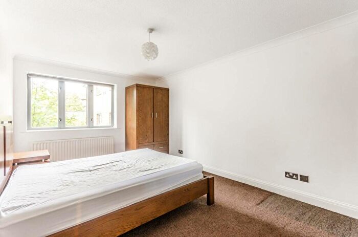 1 Bedroom Flat For Sale In Compass Point, Docklands, London, E14