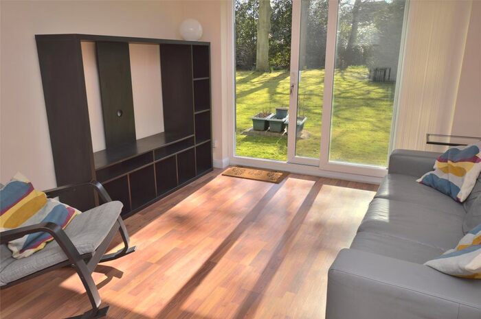 2 Bedroom Flat To Rent In Park Court, Warham Road, South Croydon, CR2