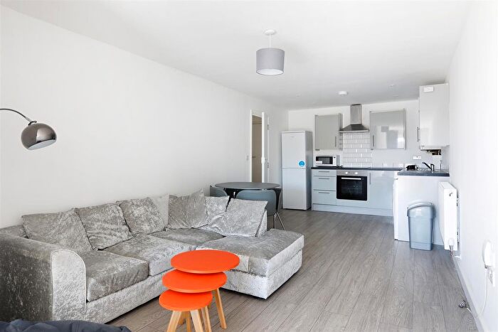 3 Bedroom Flat To Rent In Freshfield Road, Brighton, BN2