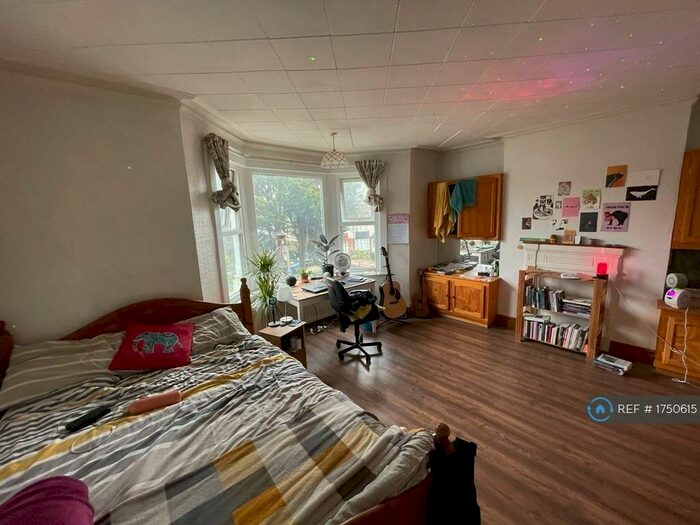 5 Bedroom Semi-Detached House To Rent In Sidcup Hill, Sidcup, DA14