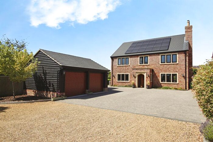 4 Bedroom Detached House For Sale In Hall Road, Walpole Highway, Wisbech, PE14