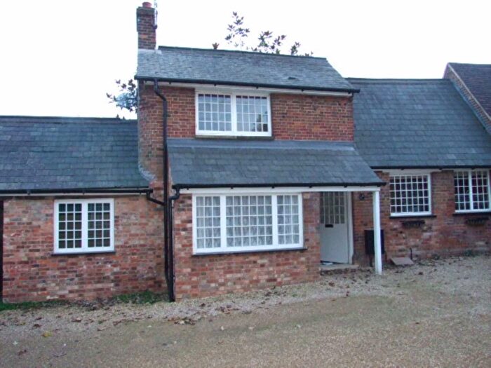 2 Bedroom Cottage To Rent In Rawlings Court, Woburn, MK17