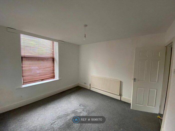 1 Bedroom Flat To Rent In North Road, Huddersfield, HD8