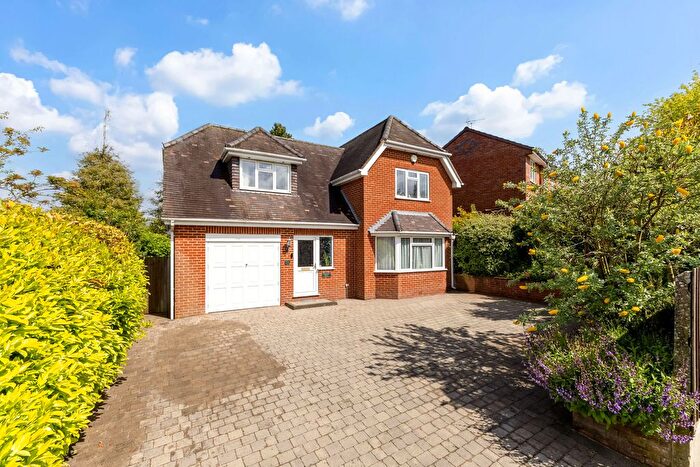 3 Bedroom Detached House For Sale In Greenfields Avenue, Alton, GU34