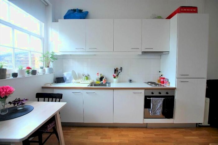 Studio To Rent In Holloway Road, London, N19
