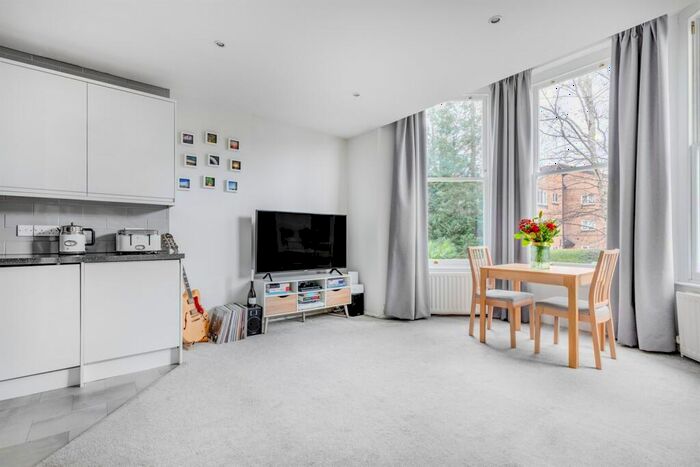 1 Bedroom Flat To Rent In Surbiton Hill Park, Surbiton, KT5