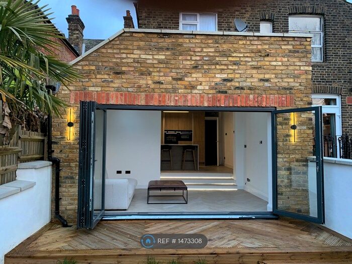 3 Bedroom Flat To Rent In Bathurst Gardens, London, NW10