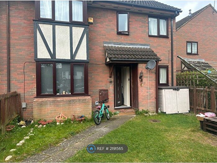 2 Bedroom End Of Terrace House To Rent In Queensbury Close, Bedford, MK40