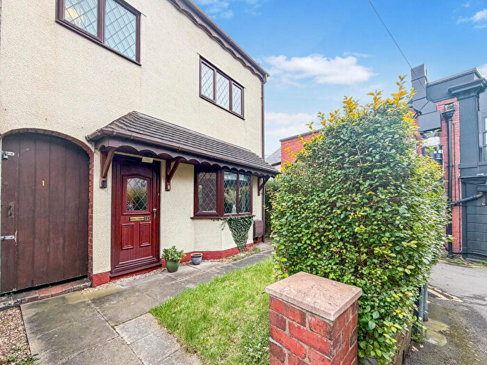 3 Bedroom Semi Detached House For Sale In The Furlongs, Stourbridge, West Midlands, DY8