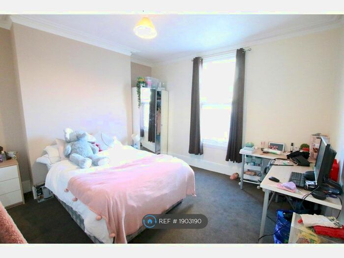 6 Bedroom Terraced House To Rent In Watlington Street, Reading, RG1