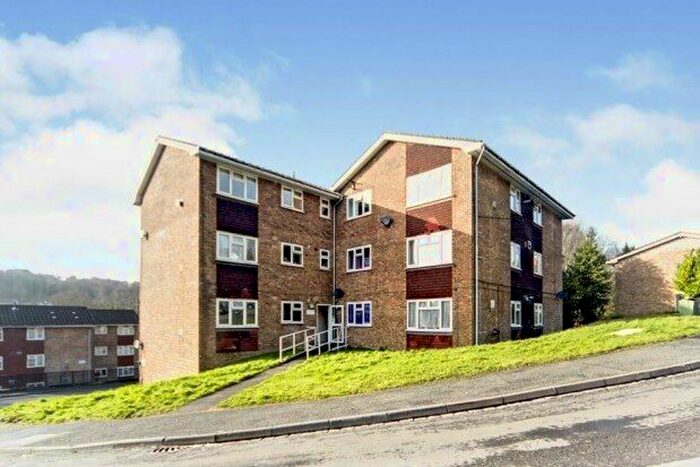 2 Bedroom Flat To Rent In Partridge Knoll, Purley, CR8