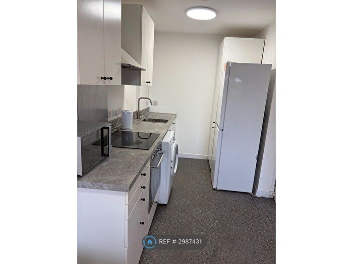 2 Bedroom Flat To Rent In John Knox St, Glasgow, G4