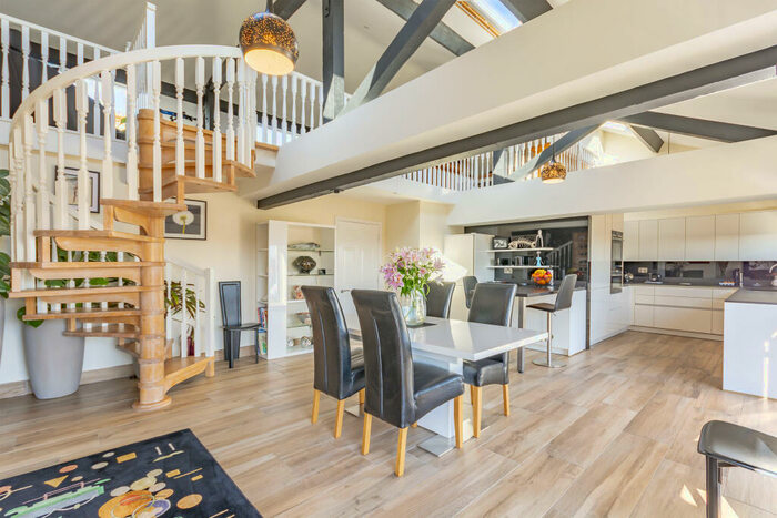 3 Bedroom Apartment To Rent In Turneys Court, Nottingham, NG2