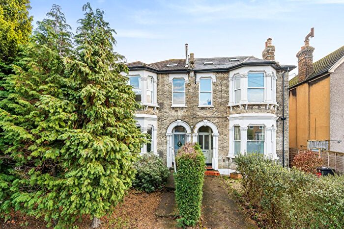 2 Bedroom Flat To Rent In Kempshott Road, London, SW16