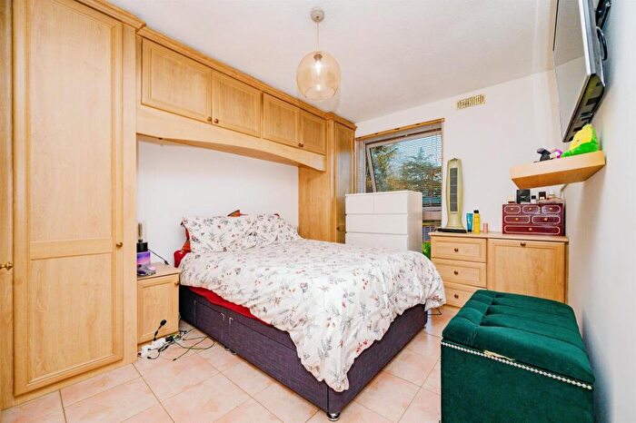2 Bedroom Apartment For Sale In Watersplash Court, London Colney, St. Albans, AL2