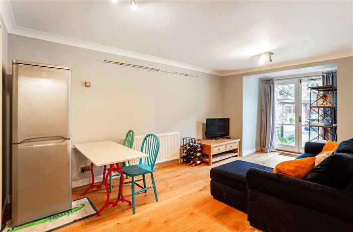 2 Bedroom Flat To Rent In Brompton Park Crescent, London, SW6