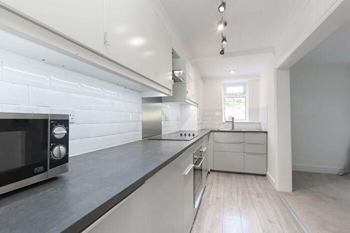 2 Bedroom Apartment To Rent In Old Bath Road, Cheltenham, GL53