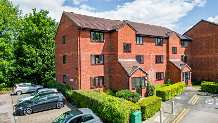 1 Bedroom Flat To Rent In Old Mill Gardens, Berkhamsted, HP4