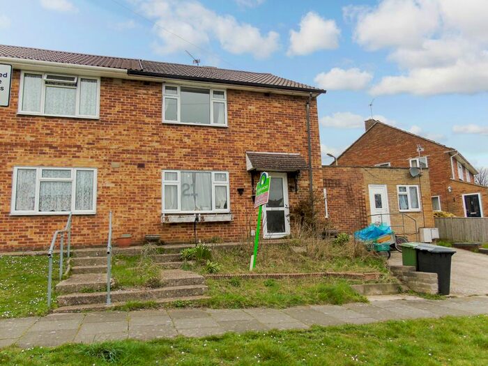 4 Bedroom Semi-Detached House To Rent In Fox Lane, Winchester, SO22