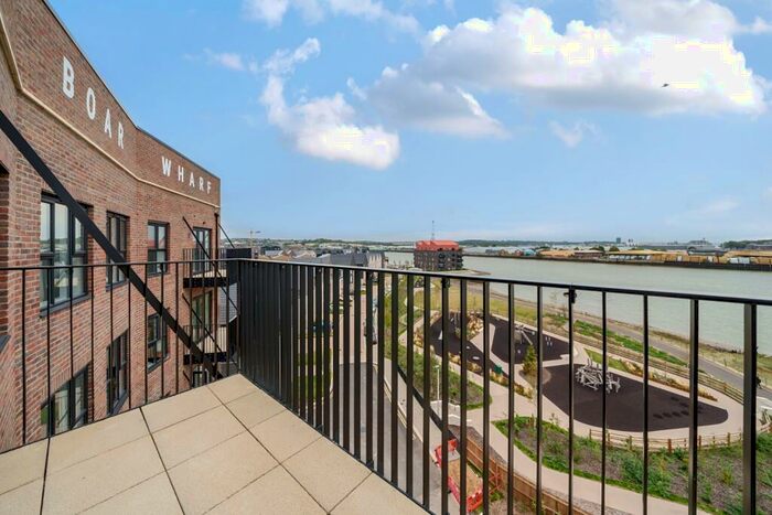 2 Bedroom Flat To Rent In Glenway Road Rochester, ME1