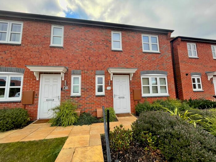 3 Bedroom Town House To Rent In Buzzard Lane, Chellaston, Derby DE73