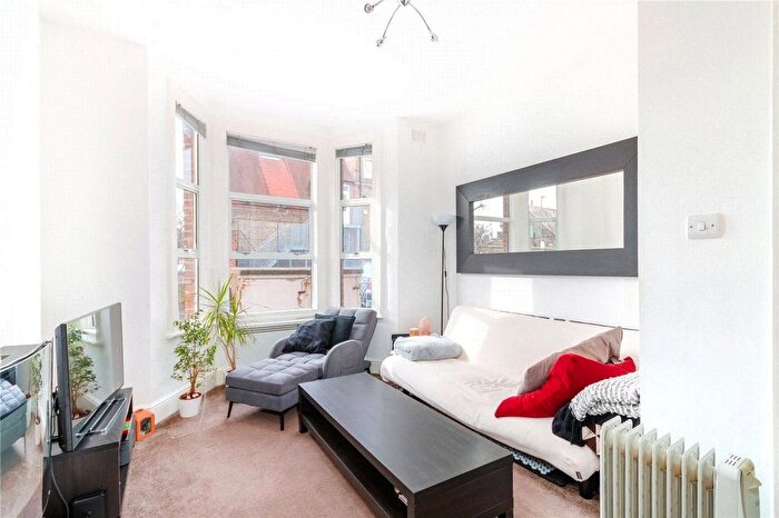 1 Bedroom Flat For Sale In Fircroft Road, London, SW17