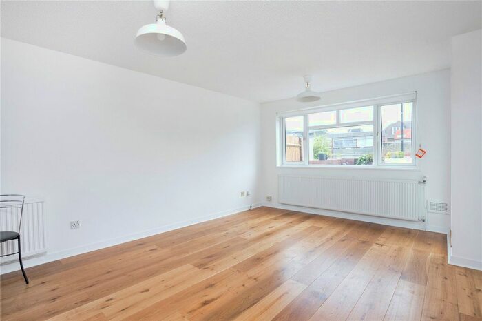 1 Bedroom Flat To Rent In Bethnal Green Road, London, E2