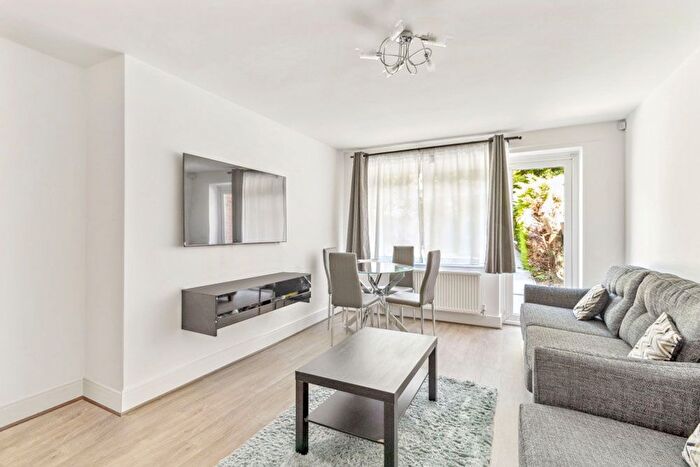 2 Bedroom Flat To Rent In Abbey Close, Pinner, HA5