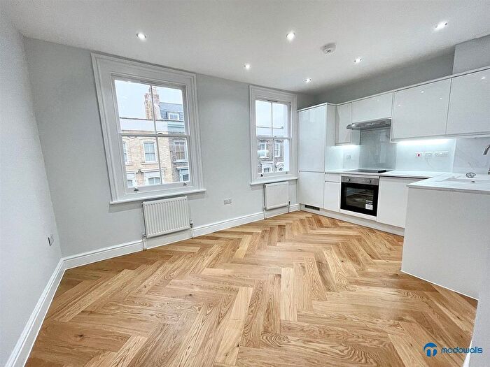 2 Bedroom Flat To Rent In Roman Road, London, E3