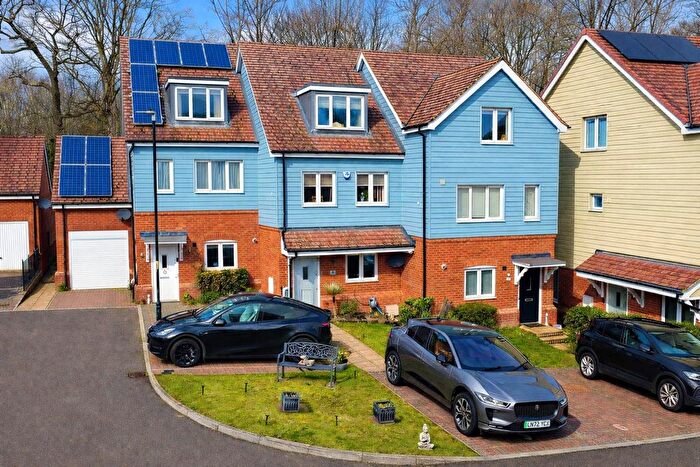 3 Bedroom Town House For Sale In Aurora Close, Garston, Watford, WD25