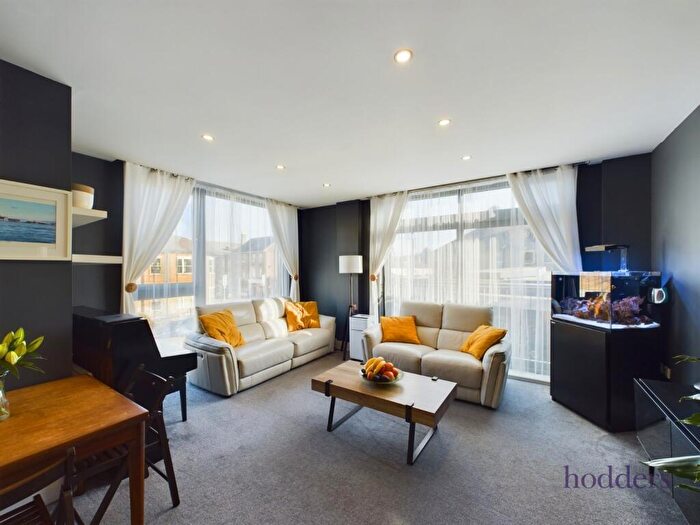 2 Bedroom Apartment To Rent In Chertsey, Surrey, KT16