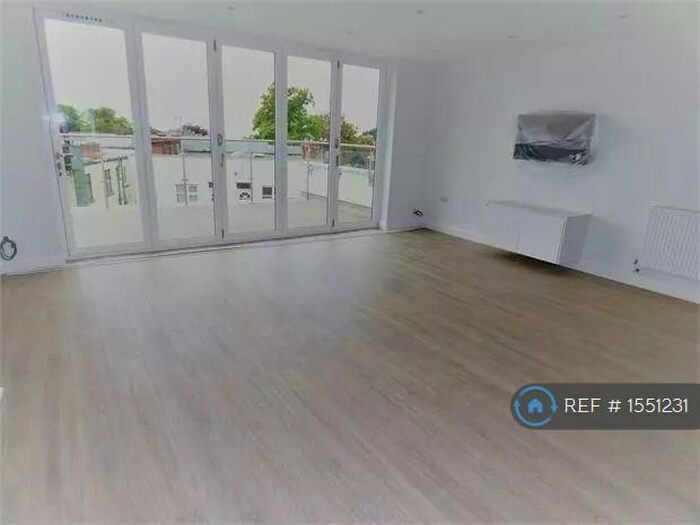 2 Bedroom Flat To Rent In Rectory Grove, Leigh-On-Sea, SS9