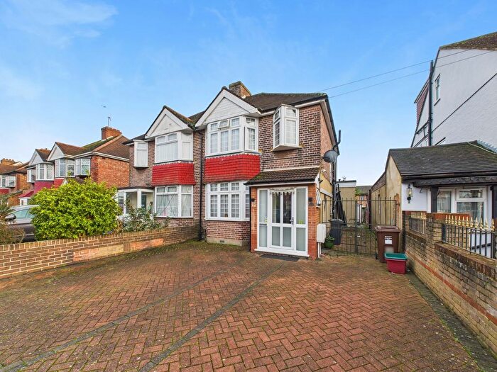 3 Bedroom Semi Detached House For Sale In Boundaries Road, Feltham, TW13