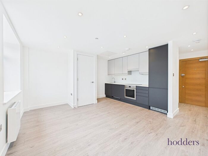 1 Bedroom Flat To Rent In Station Road, Addlestone, KT15