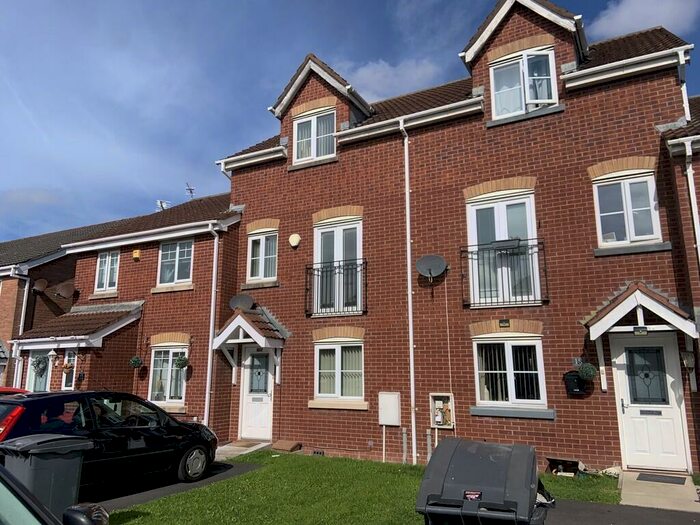 3 Bedroom Town House To Rent In Tennyson Drive, Bispham, FY2