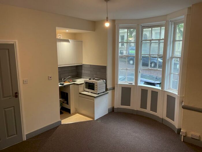 Apartment To Rent In Upper Rock Gardens, Brighton, BN2