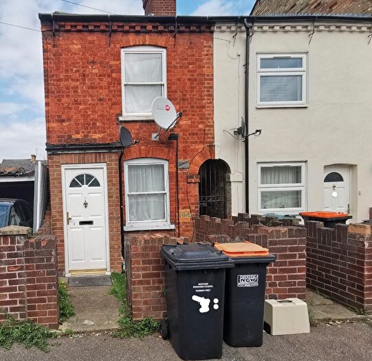 2 Bedroom End Of Terrace House To Rent In Bunyan Road, Bedford, Bedfordshire, MK42