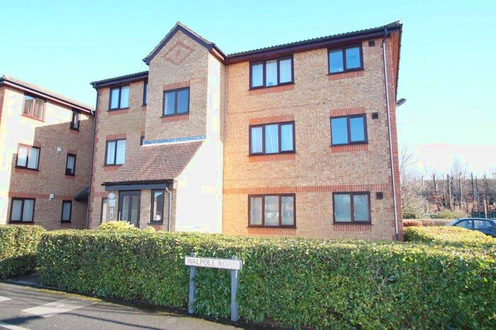 1 Bedroom Flat To Rent In Walpole Road, Burnham, Slough, SL1