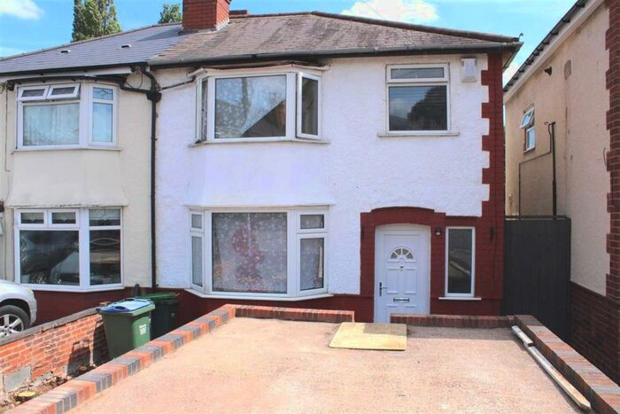 3 Bedroom Semi-Detached House To Rent In Trotters Lane, West Bromwich, B71