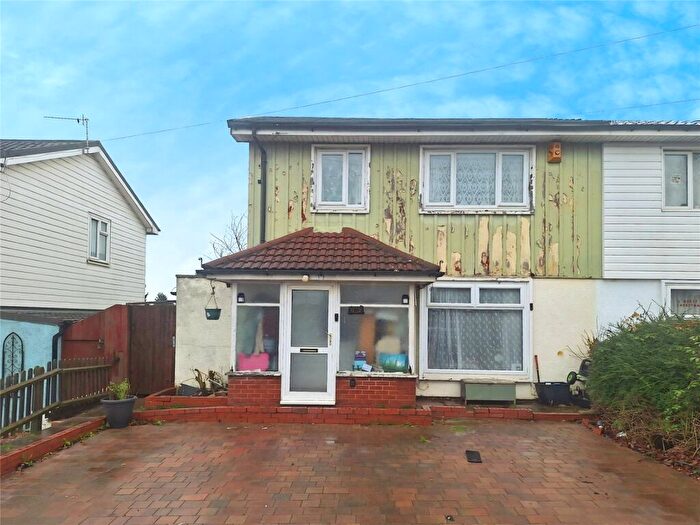 3 Bedroom Semi Detached House For Sale In Greenmoor Road, Nuneaton, Warwickshire, CV10