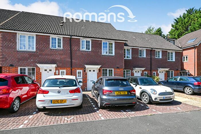 3 Bedroom Semi-Detached House To Rent In Wayside, Winnersh, RG41