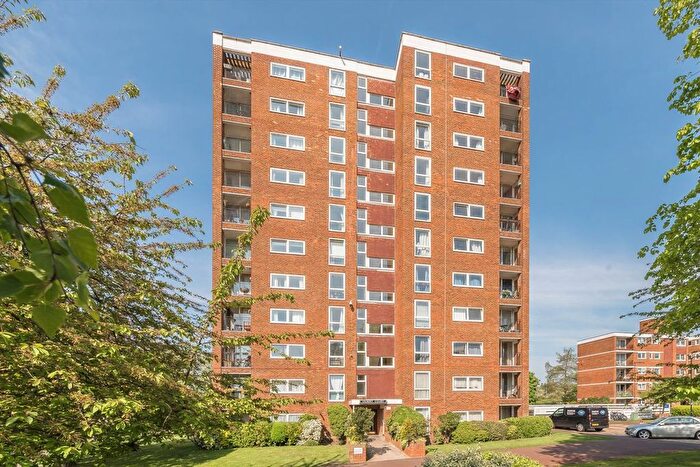 2 Bedroom Flat To Rent In Green Vale, Ealing, W5