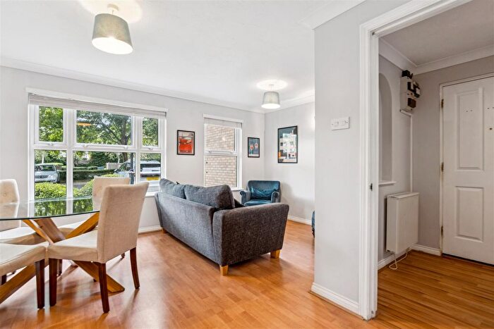 2 Bedroom Flat To Rent In Monmouth Close, London, W4