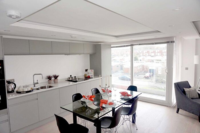 2 Bedroom Flat To Rent In Tallis House, Fair Acres, Bromley, Kent, BR2