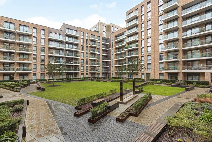 2 Bedroom Apartment To Rent In Queenshurst Square, Kingston Upon Thames, KT2